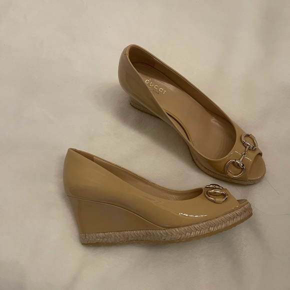GUCCI Patent leather cream shoes small platform - Picture 1 of 3